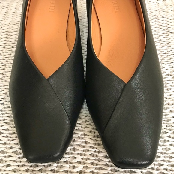 NWOT Rim Rim Leather Pumps Black - Picture 9 of 16